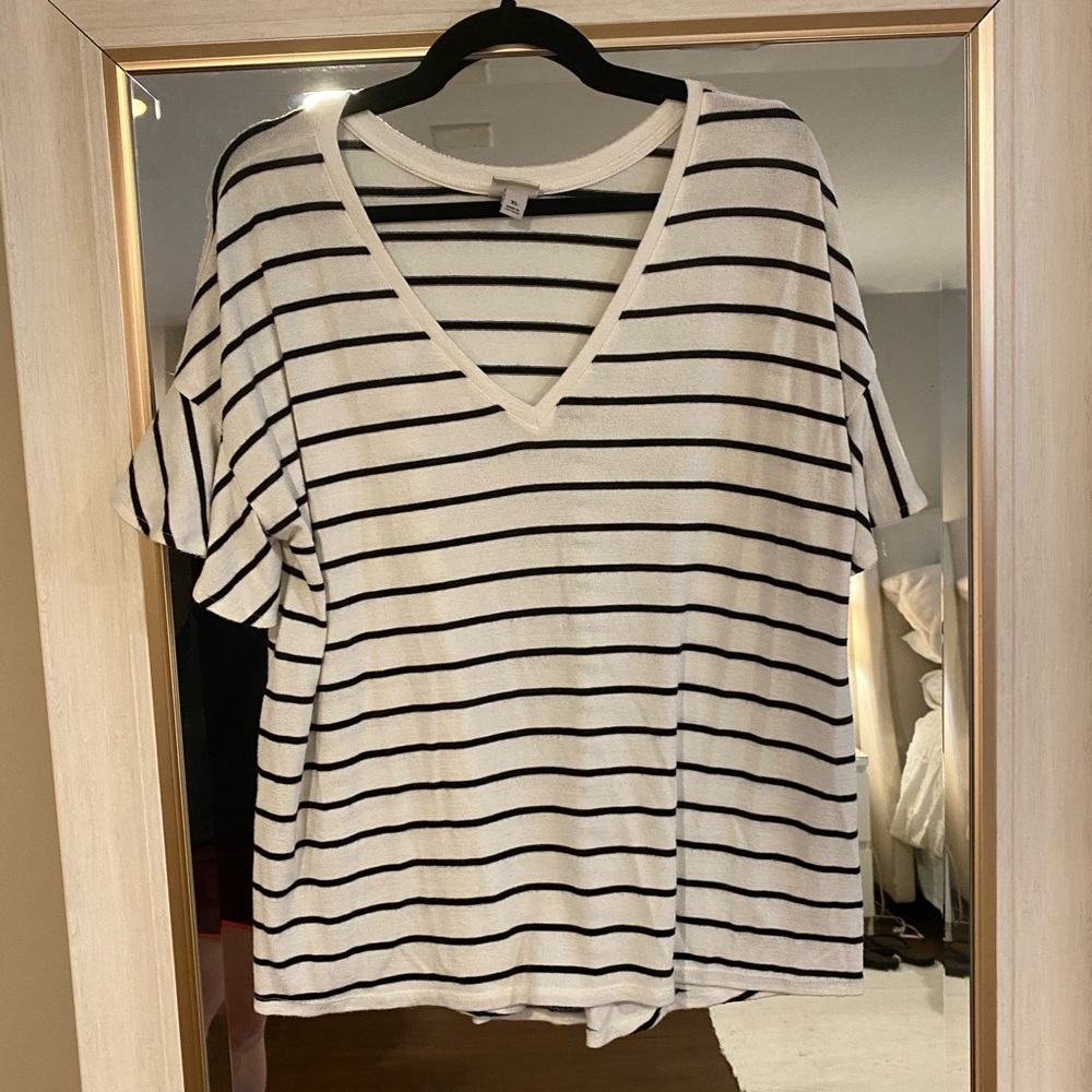 a new day White and Black Striped V-Neck Short Sleeve Tee